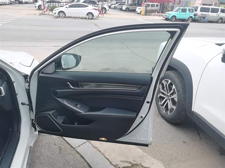 Фото 26 - Honda Accord