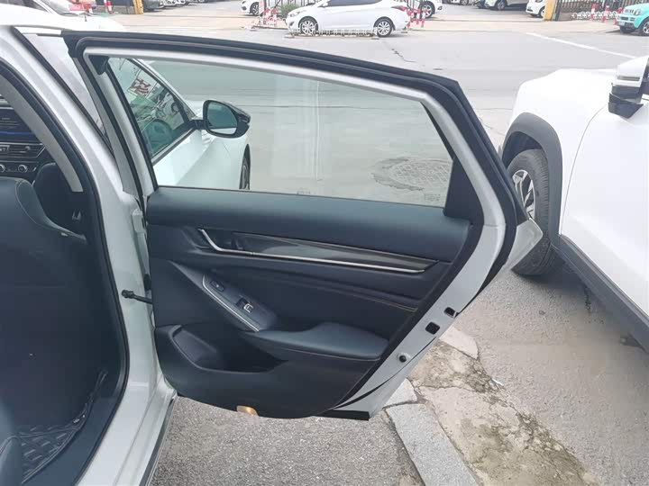 Фото 27 - Honda Accord