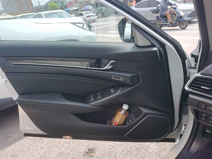 Фото 28 - Honda Accord