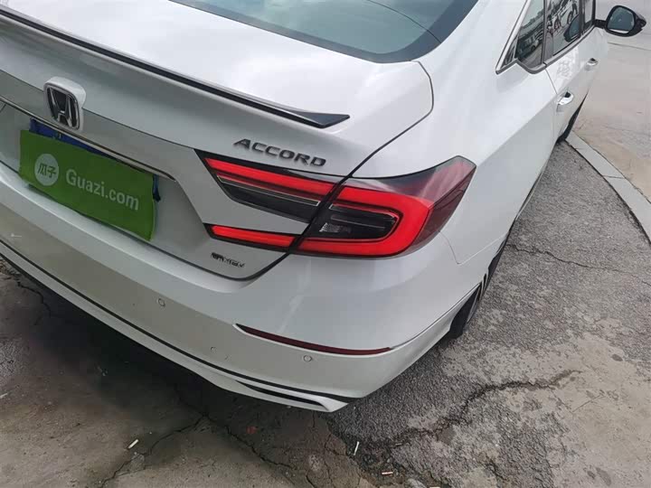 Фото 8 - Honda Accord