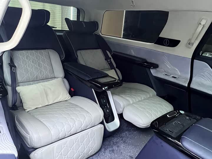 Фото 6 - Lincoln Navigator One