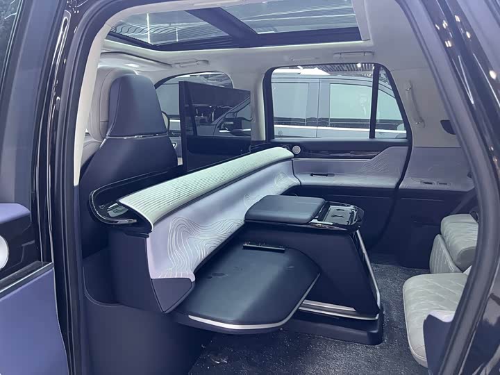 Фото 9 - Lincoln Navigator One