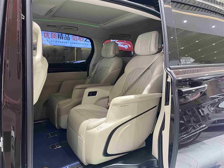 Фото 10 - Buick GL8 ES