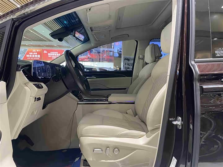 Фото 8 - Buick GL8 ES