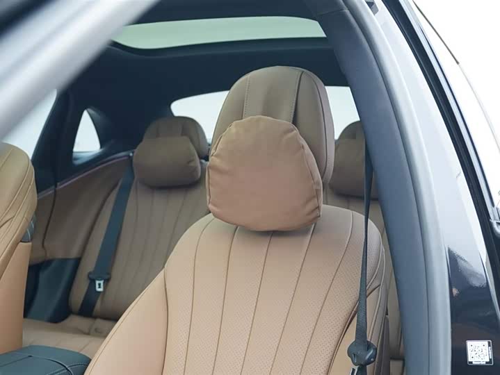 Фото 11 - Mercedes-Benz E-Class