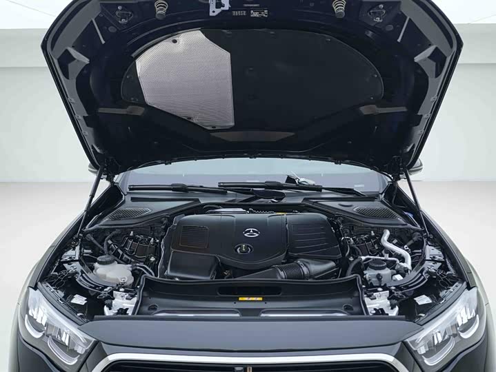 Фото 12 - Mercedes-Benz E-Class