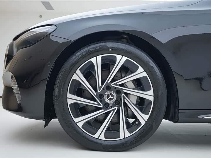 Фото 14 - Mercedes-Benz E-Class