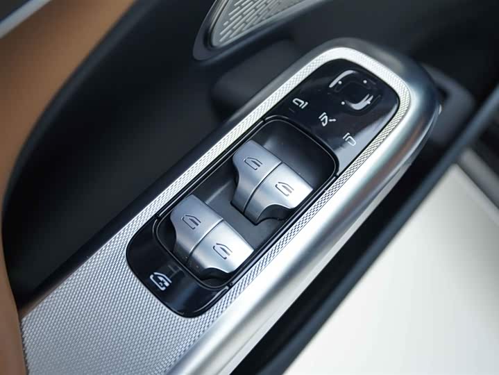 Фото 9 - Mercedes-Benz E-Class