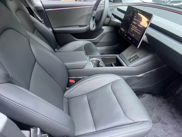 Фото 10 - Tesla Model 3