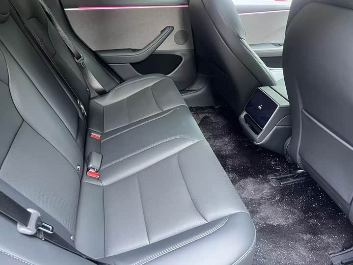 Фото 11 - Tesla Model 3