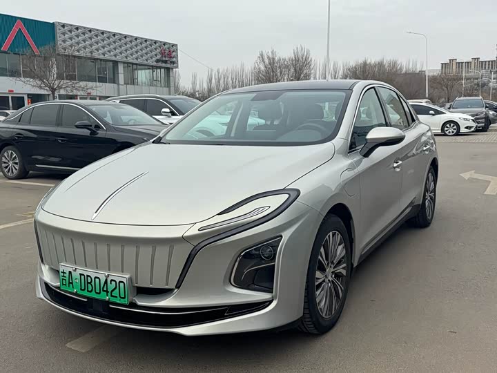 Фото 1 - Hongqi E-QM5