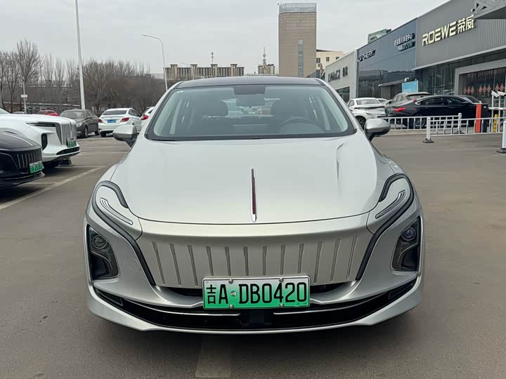 Фото 2 - Hongqi E-QM5