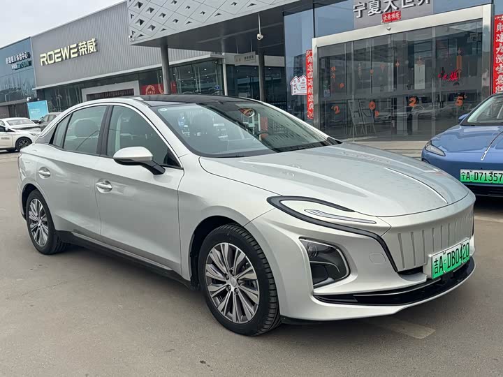 Фото 3 - Hongqi E-QM5