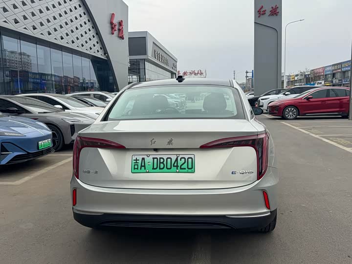 Фото 5 - Hongqi E-QM5