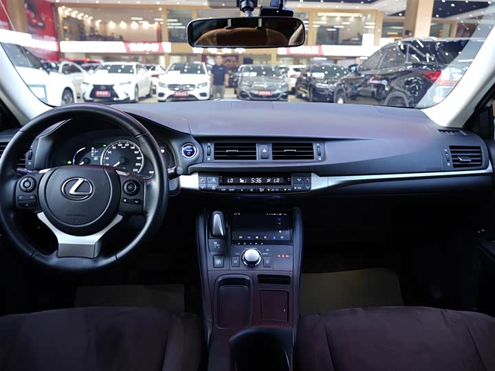 Фото 10 - Lexus CT 200h