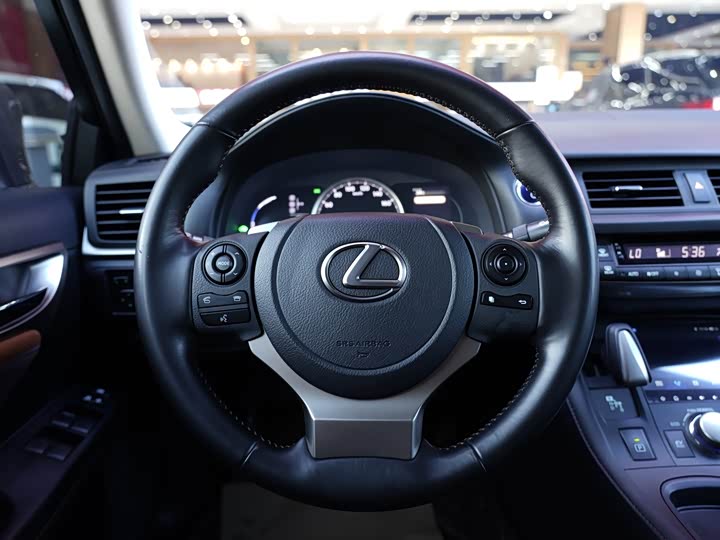 Фото 13 - Lexus CT 200h