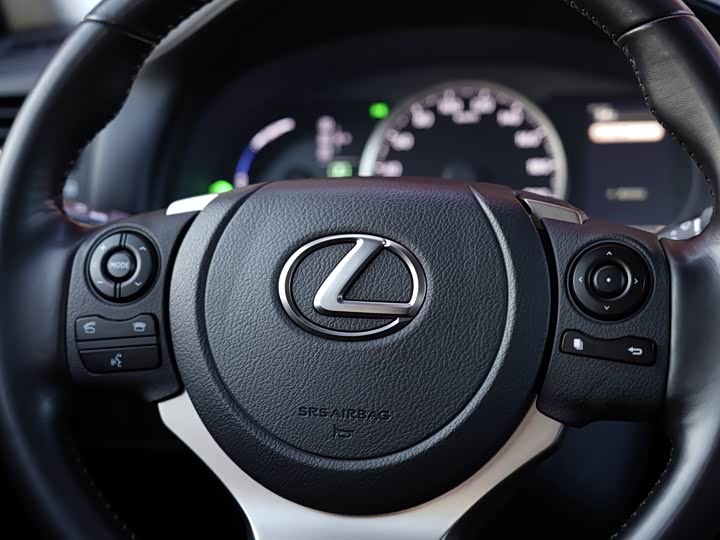 Фото 14 - Lexus CT 200h