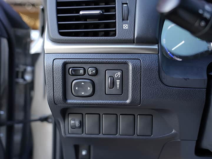 Фото 15 - Lexus CT 200h