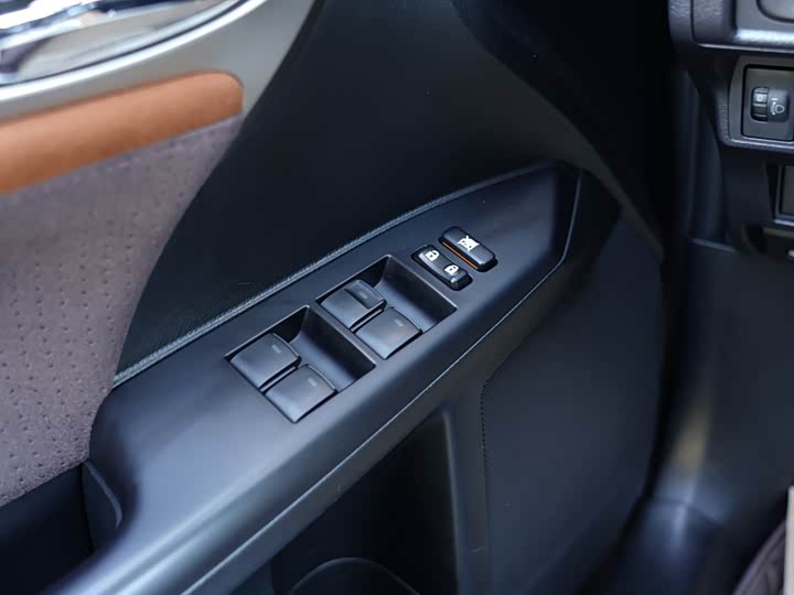 Фото 16 - Lexus CT 200h