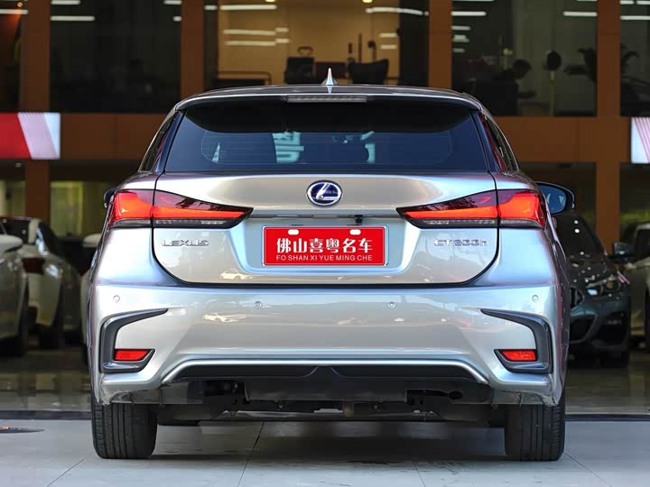 Фото 3 - Lexus CT 200h