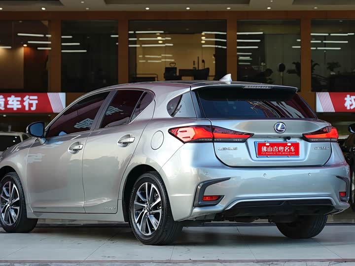 Фото 5 - Lexus CT 200h
