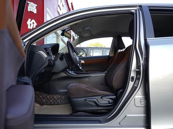 Фото 8 - Lexus CT 200h