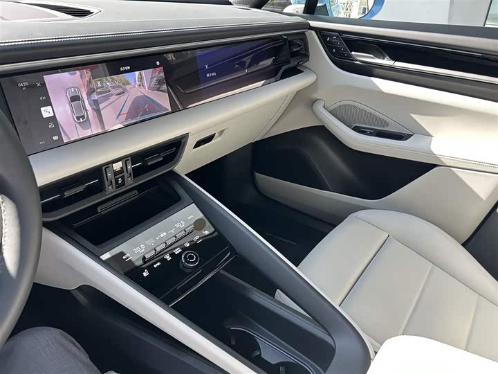 Фото 5 - Porsche Macan EV