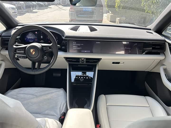 Фото 8 - Porsche Macan EV
