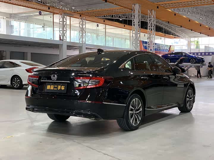 Фото 10 - Honda Accord