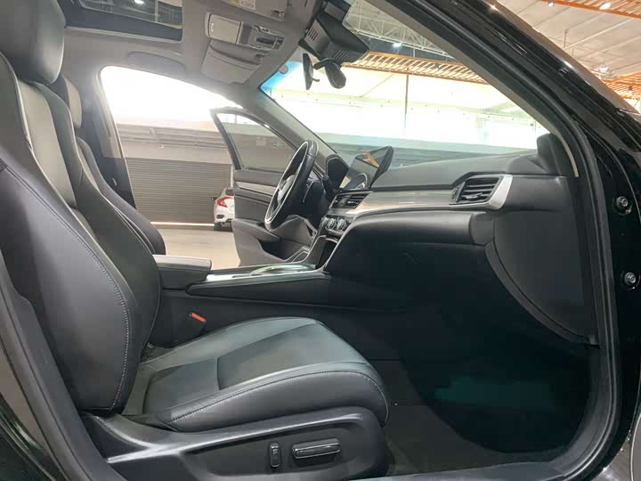 Фото 14 - Honda Accord