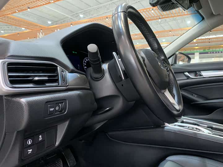 Фото 16 - Honda Accord