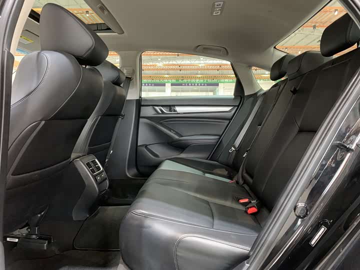 Фото 18 - Honda Accord