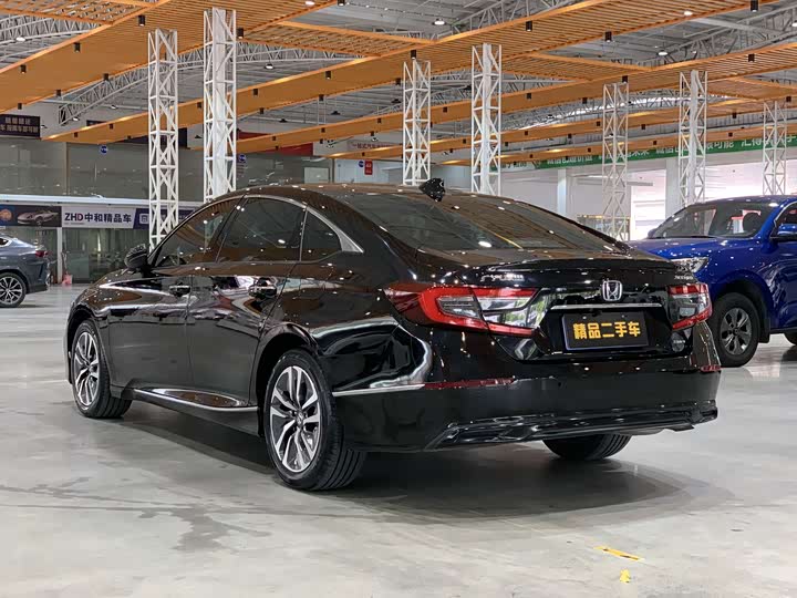 Фото 2 - Honda Accord