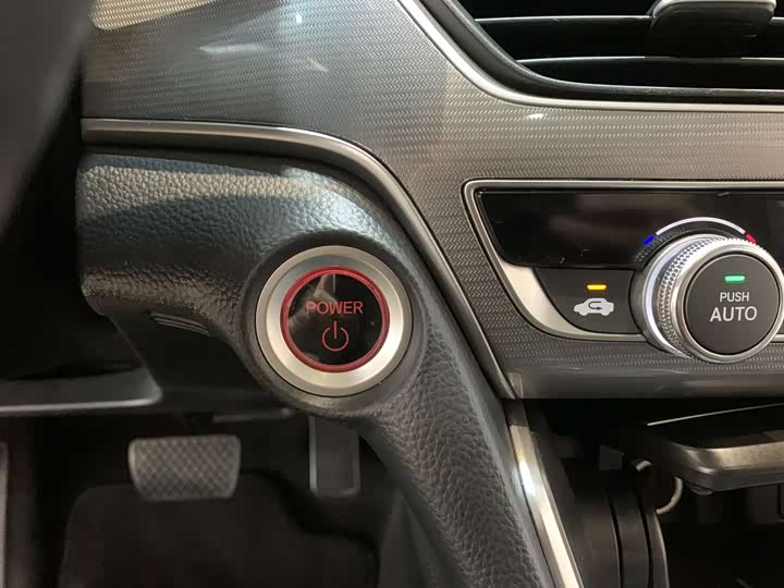 Фото 28 - Honda Accord