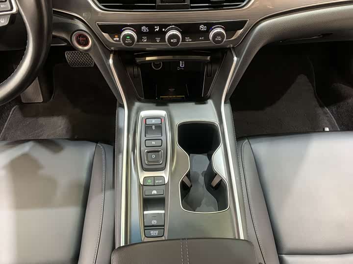 Фото 29 - Honda Accord