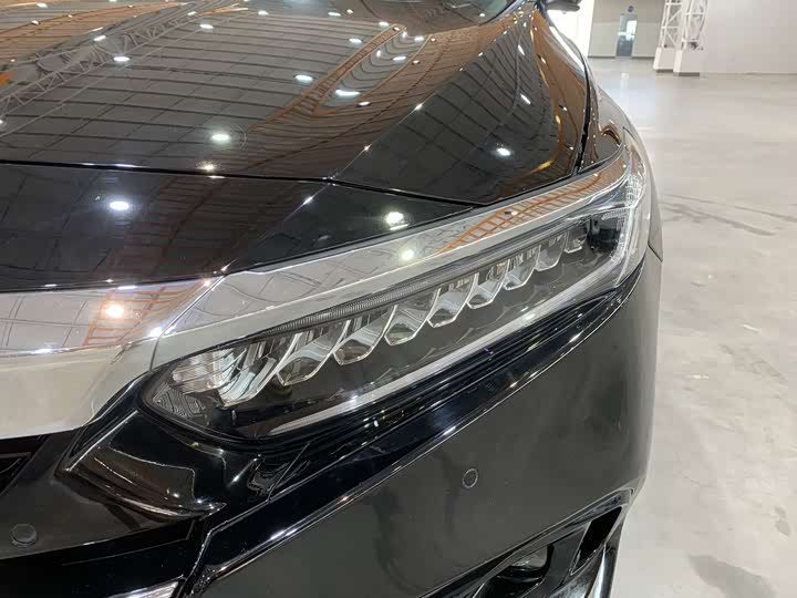 Фото 8 - Honda Accord