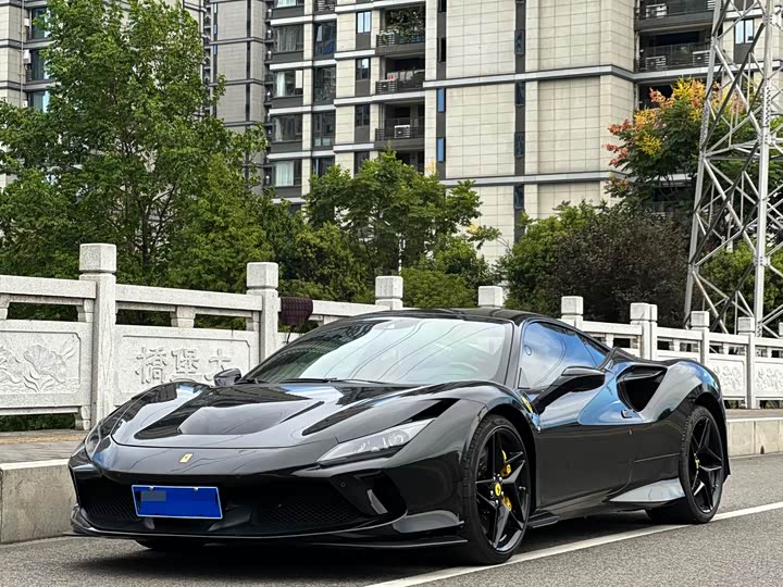 Фото 2 - Ferrari F8