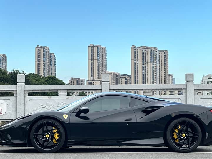 Фото 3 - Ferrari F8