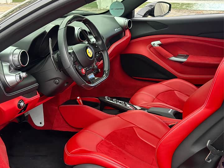 Фото 4 - Ferrari F8