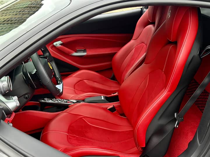 Фото 5 - Ferrari F8