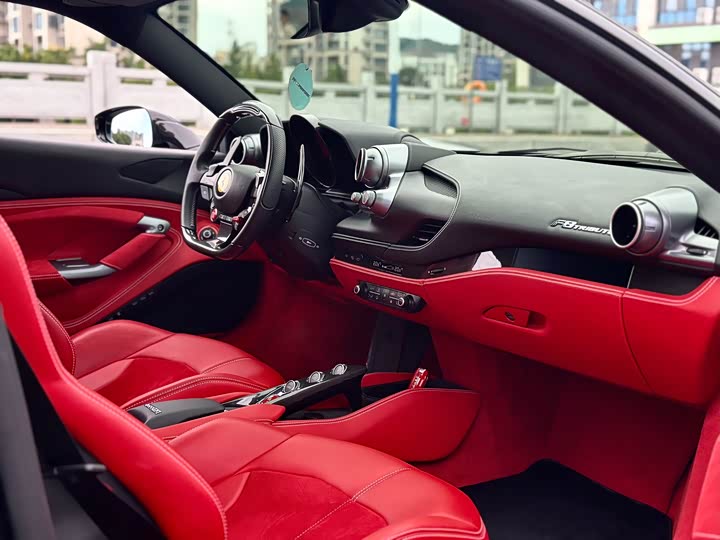 Фото 6 - Ferrari F8