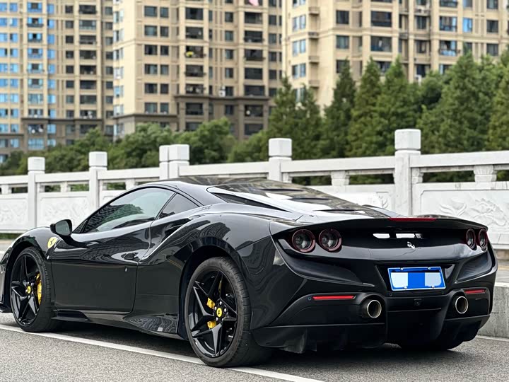 Фото 8 - Ferrari F8