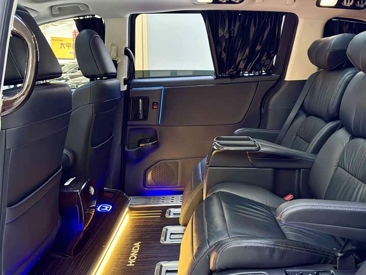 Фото 8 - Honda Odyssey