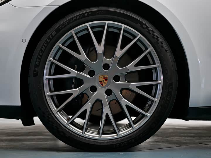 Фото 10 - Porsche Panamera