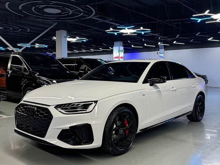 Фото 1 - Audi A4L