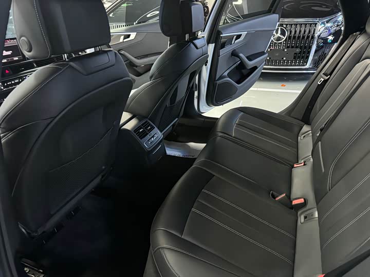 Фото 10 - Audi A4L