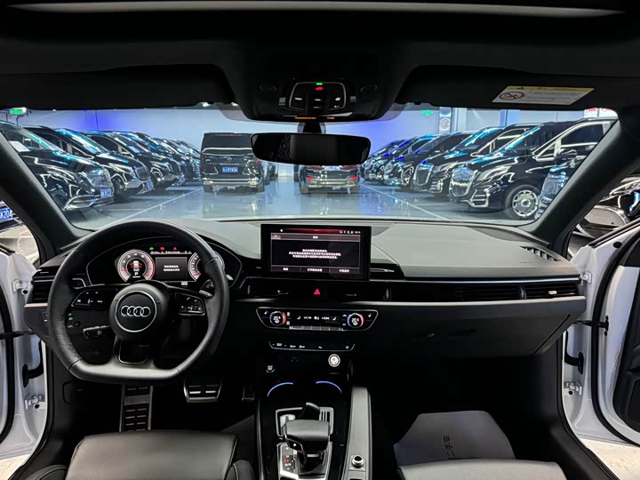 Фото 11 - Audi A4L