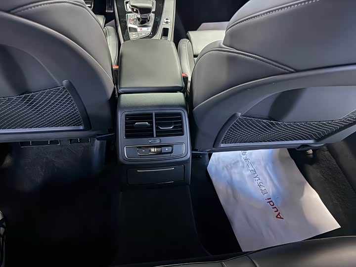 Фото 13 - Audi A4L