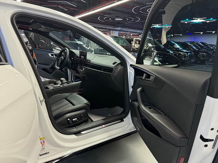 Фото 15 - Audi A4L