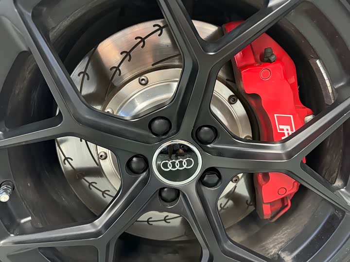 Фото 19 - Audi A4L